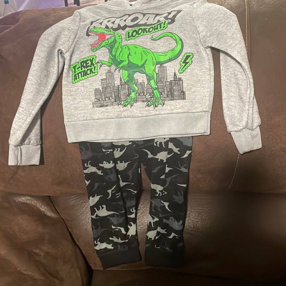 Boys size 6 to 7 small dinosaur shirts and pants that cotton